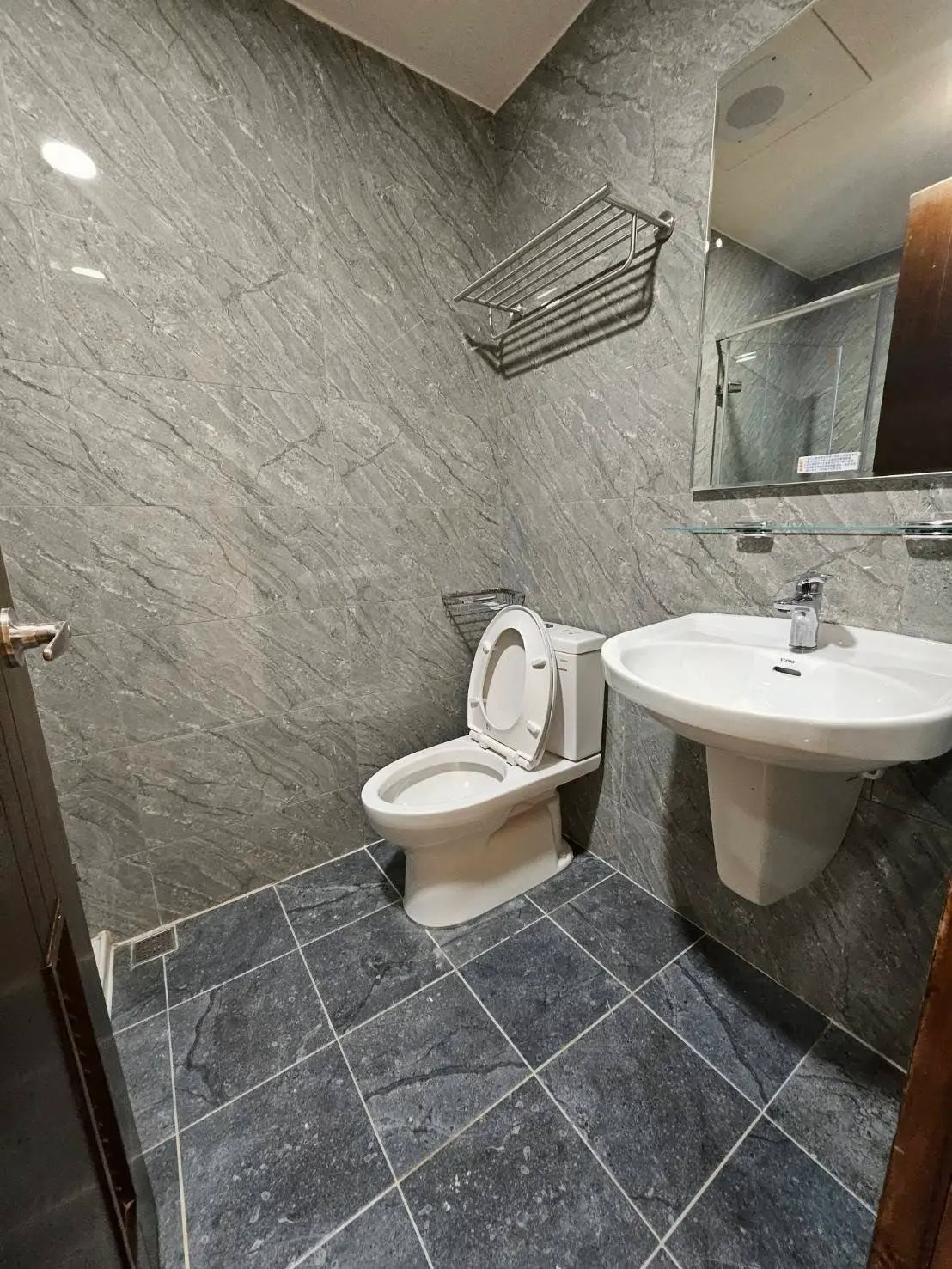 Shop / Retail for rent in Lingya District, Kaohsiung City | NT$ 42 000 | 35 ping slide 9