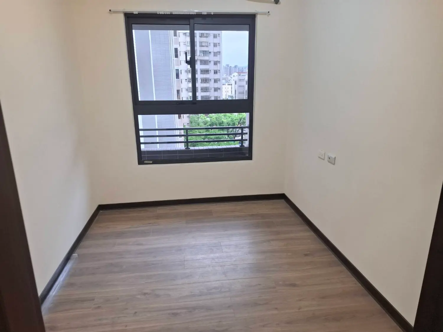 3 bedrooms apartment for rent TWD 28 000 - 25 ping - Taiping District,Taichung City slide 3