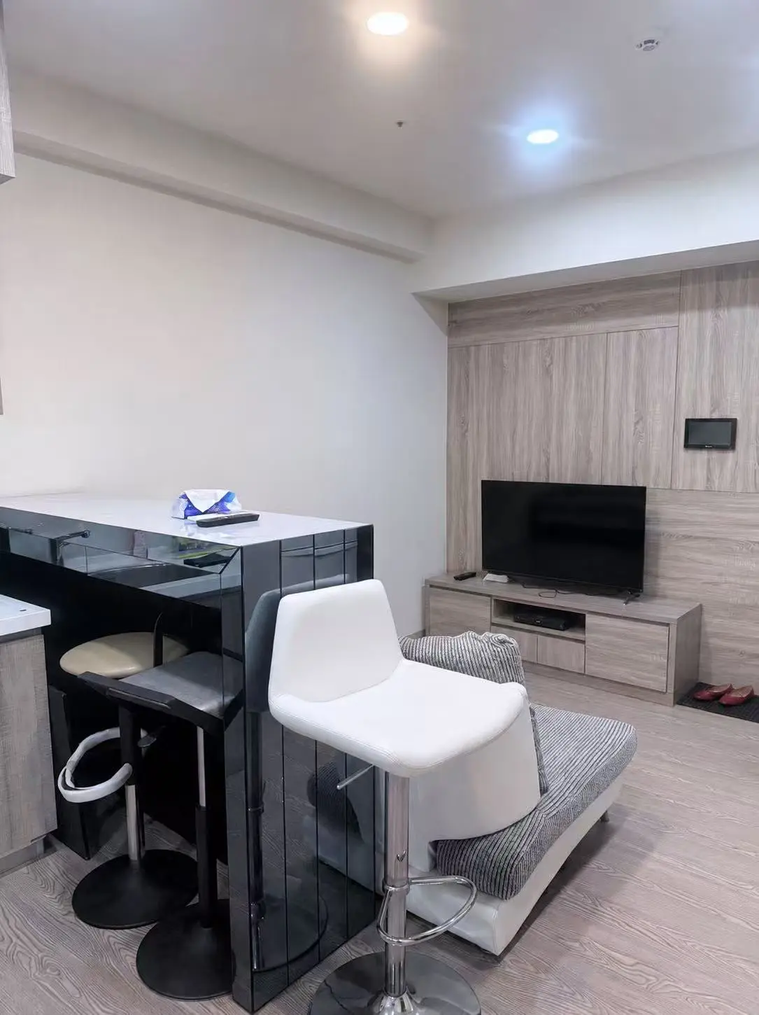 1 room apartment for rent in Tamsui District, New Taipei City | NT$ 20 000 | 28 ping slide 0