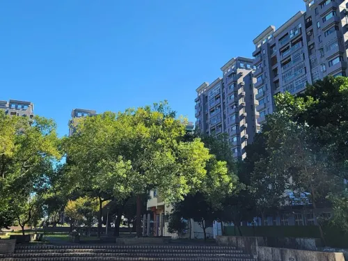 Room for rent TWD 9 500 - Wenhua Road - 3 bedrooms