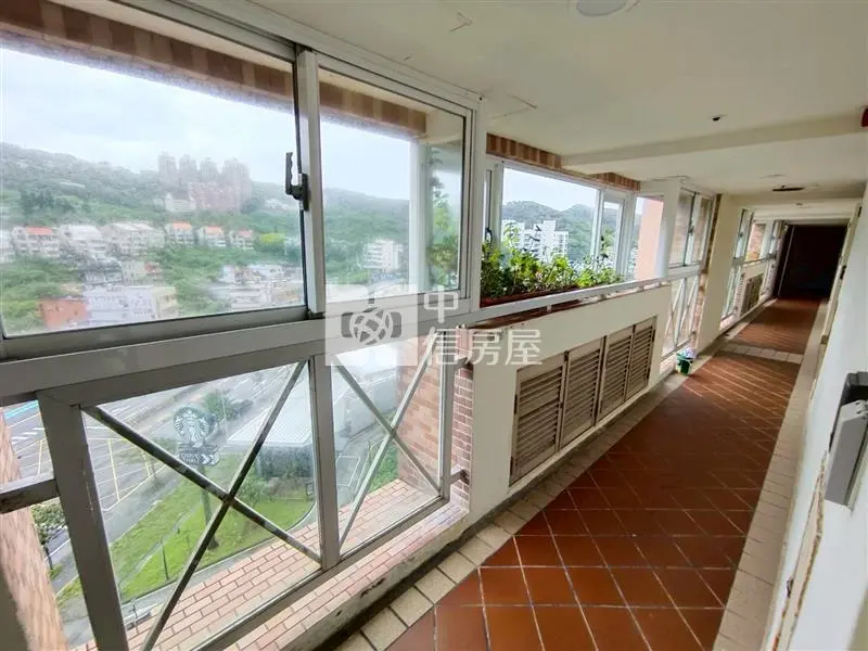 1 room apartment for sale in Wanli District, New Taipei City | NT$ 3 580 000 | 16 ping slide 4