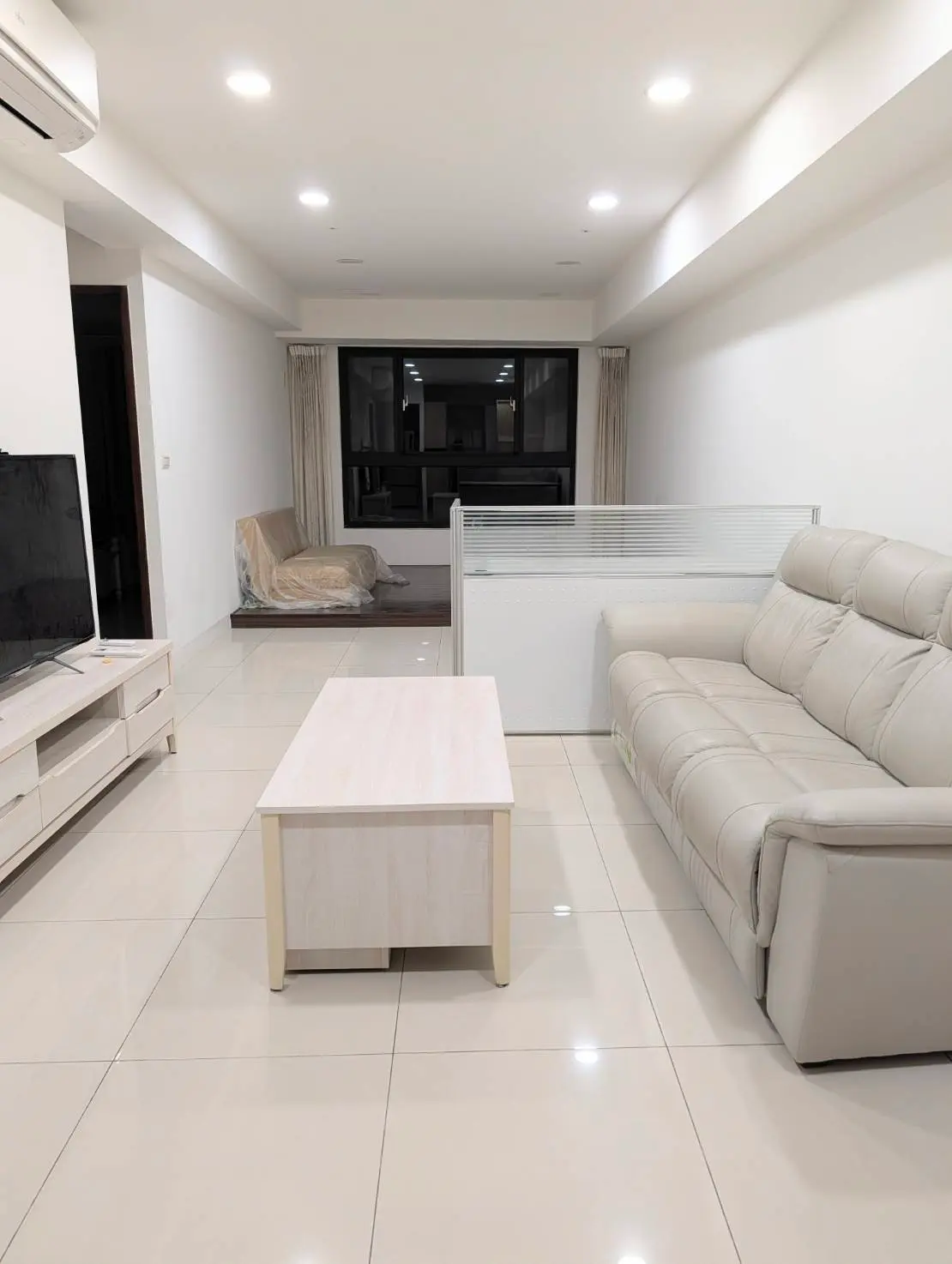 3 bedrooms apartment for rent in Nanzih District, Kaohsiung City | NT$ 25 000 | 21 ping slide 0