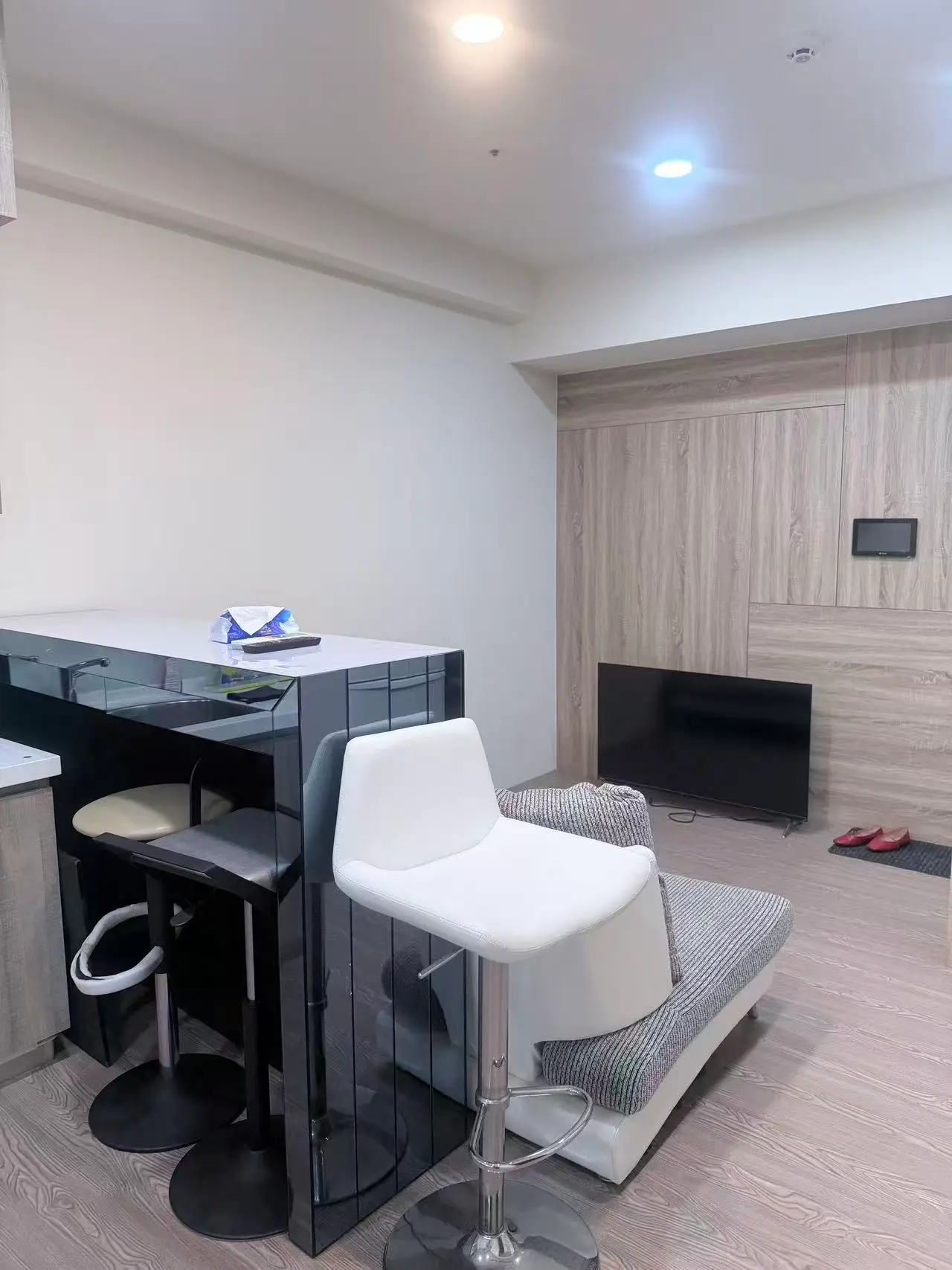 1 room apartment for rent in Tamsui District, New Taipei City | NT$ 20 000 | 28 ping slide 0