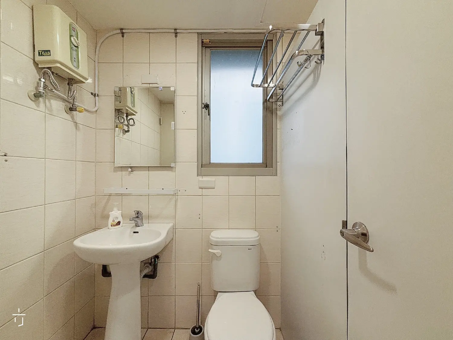 1 room apartment for rent in Zhongshan District, Taipei City | NT$ 45 000 | 12 ping slide 9