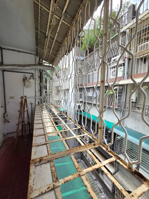 Apartment for rent TWD 41 000 - Lane 290, Section 6, Zhongshan N Rd - 3 bedrooms