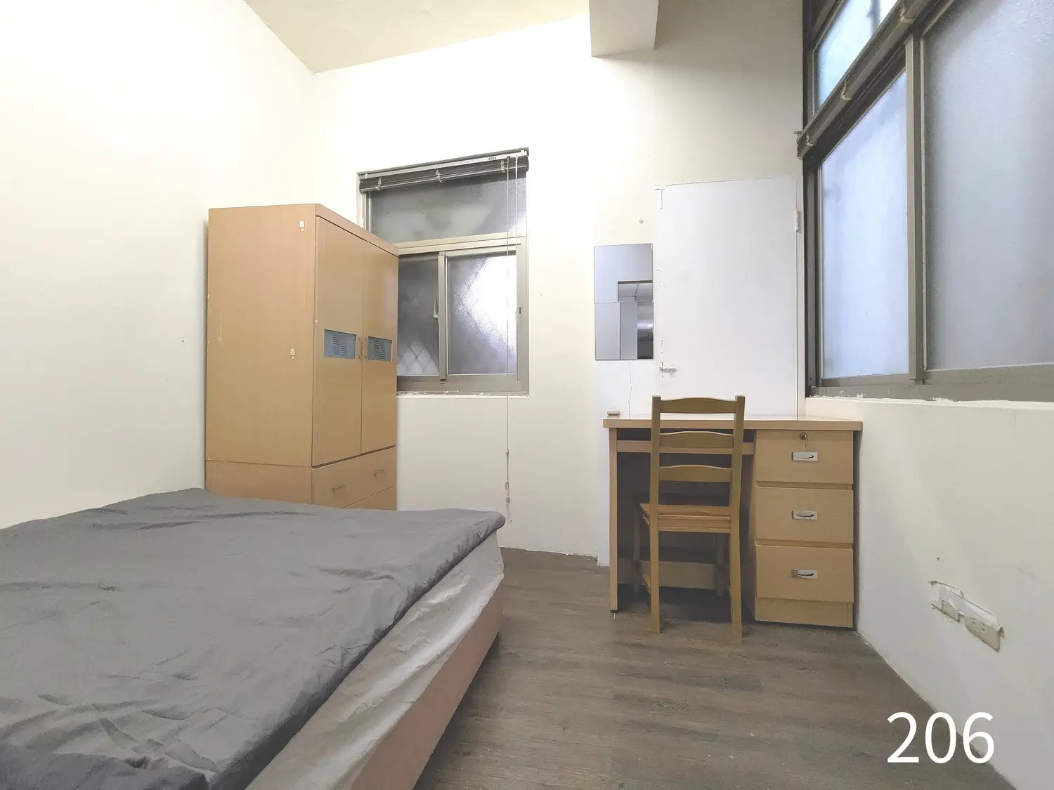 Private room for rent TWD 10 000 - 4 ping - Songshan District,Taipei City slide 1
