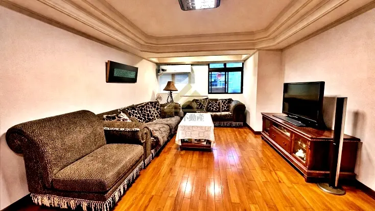 3 bedrooms apartment for rent in Daan District, Taipei City | NT$ 53 000 | 35 ping slide 0