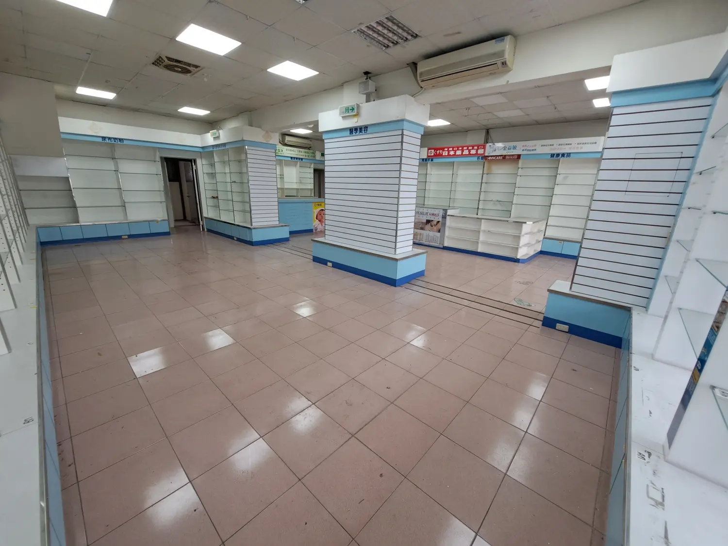 Shop / Retail for rent TWD 59 000 - 83 ping - Yongkang District, Tainan City slide 2