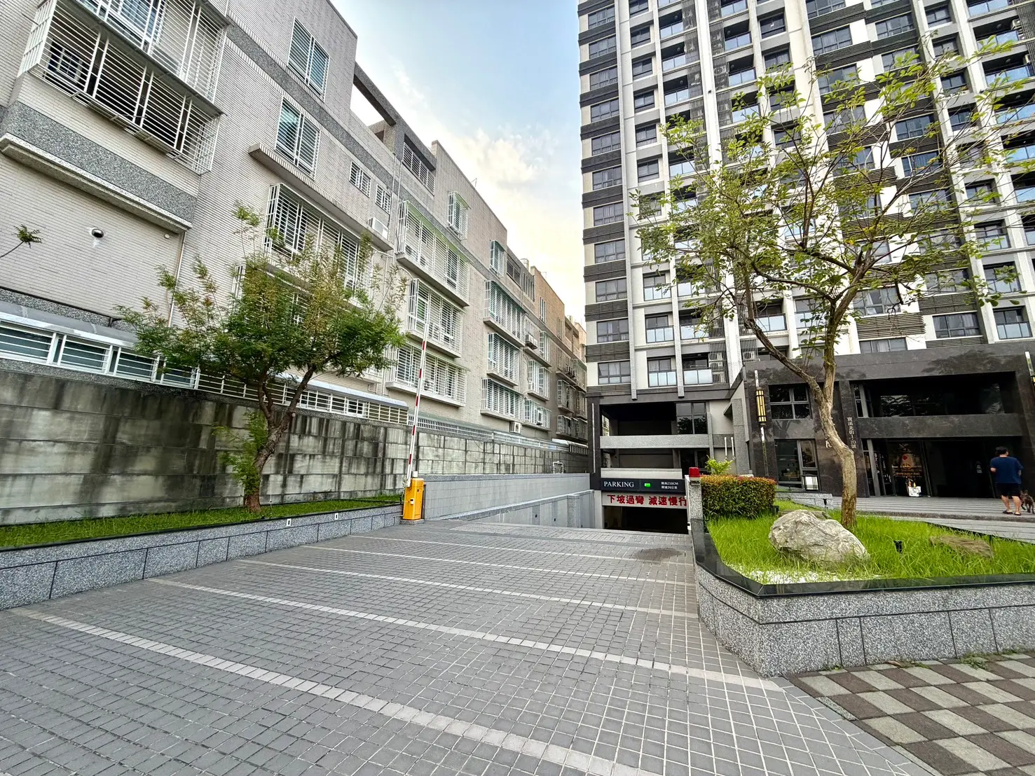 2 bedrooms apartment for sale in Dashe District, Kaohsiung City | NT$ 13 880 000 | 51 ping slide 10
