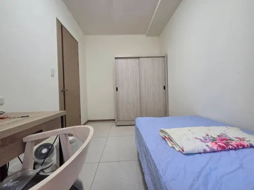 Room for rent in Zhongzheng District, Taipei City | NT$ 16 000 | 4 ping slide 1