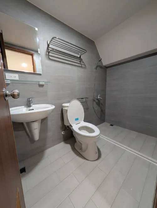 Shop / Retail for rent in Lingya District, Kaohsiung City | NT$ 31 000 | 12 ping slide 6
