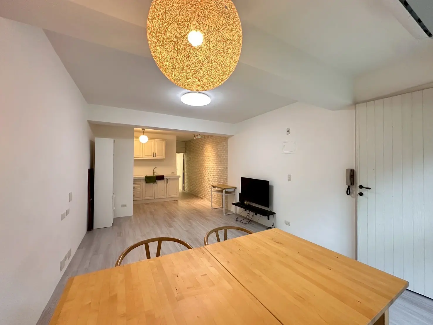 1 room apartment for rent in Songshan District, Taipei City | NT$ 32 000 | 12 ping slide 3