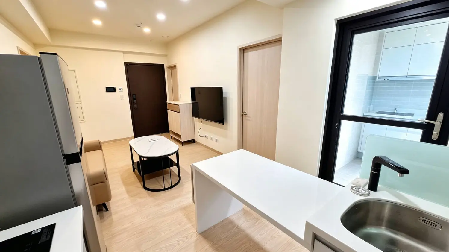2 bedrooms apartment for rent in Xitun District, Taichung City | NT$ 28 500 | 15 ping slide 1