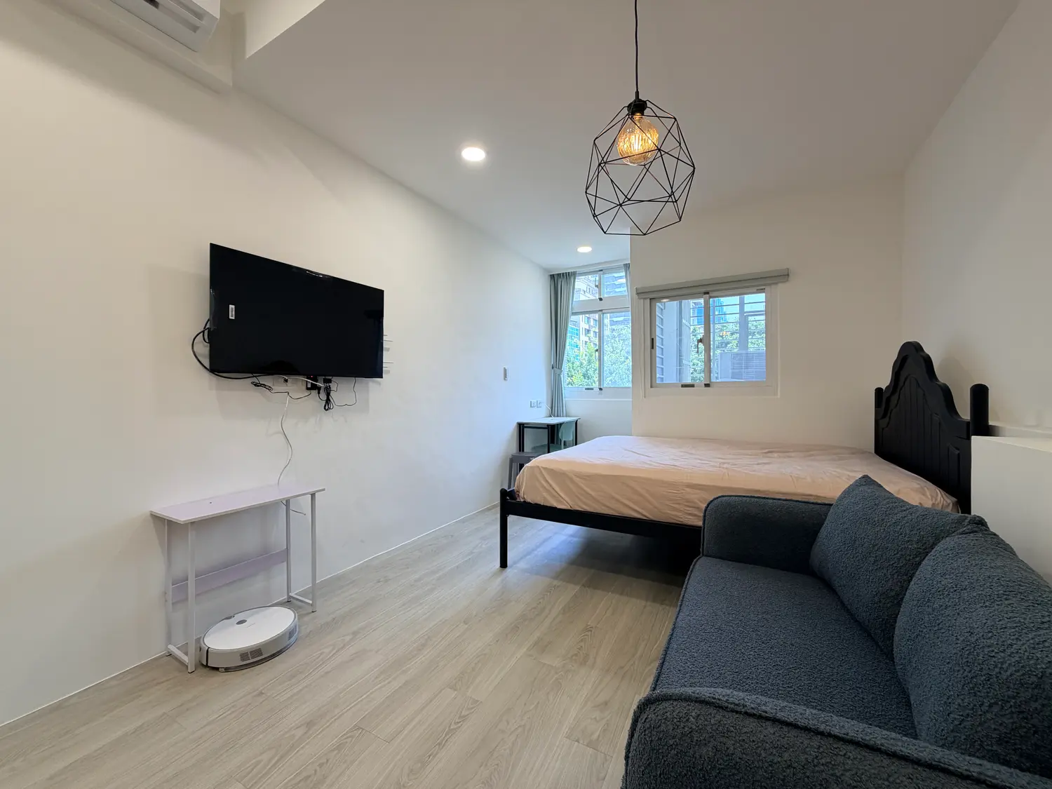 Room for rent in Wanhua District, Taipei City | NT$ 24 000 | 6 ping slide 2