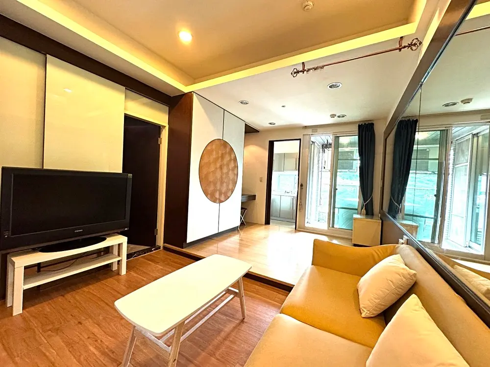 1 room apartment for rent in Xinyi District, Taipei City | NT$ 35 000 | 8 ping slide 2