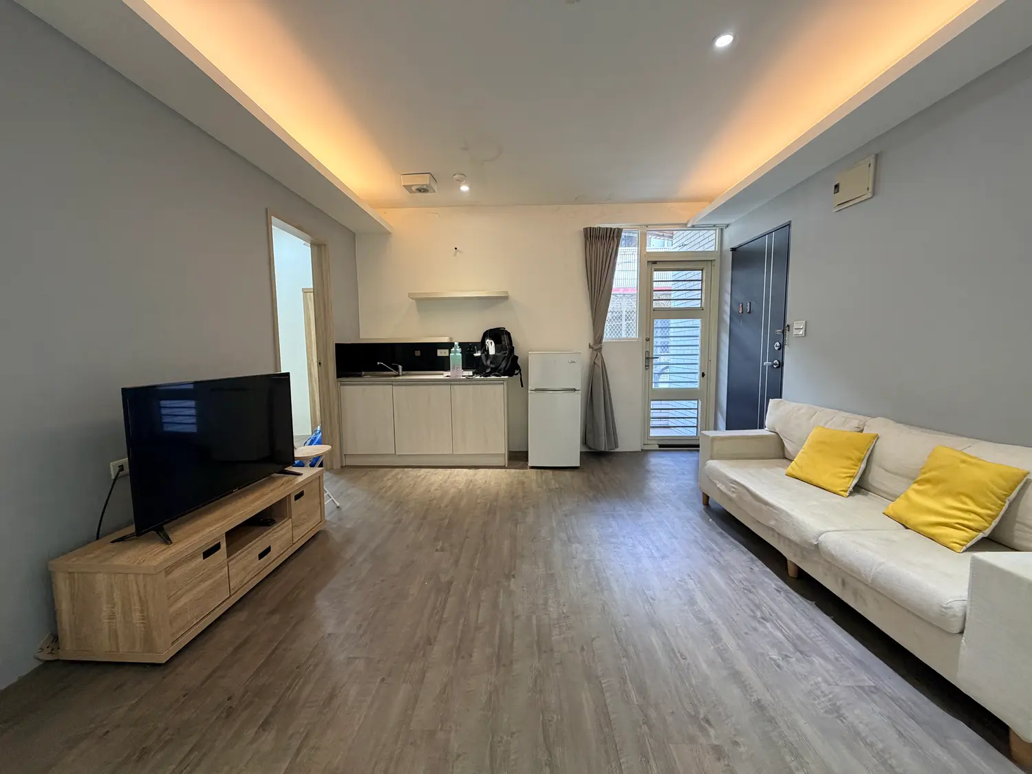 2 bedrooms apartment for rent in Luzhou District, New Taipei City | NT$ 22 800 | 15 ping slide 2