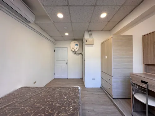 Room for rent NT$ 25 000 - Section 2, Minquan East Road - 1 room