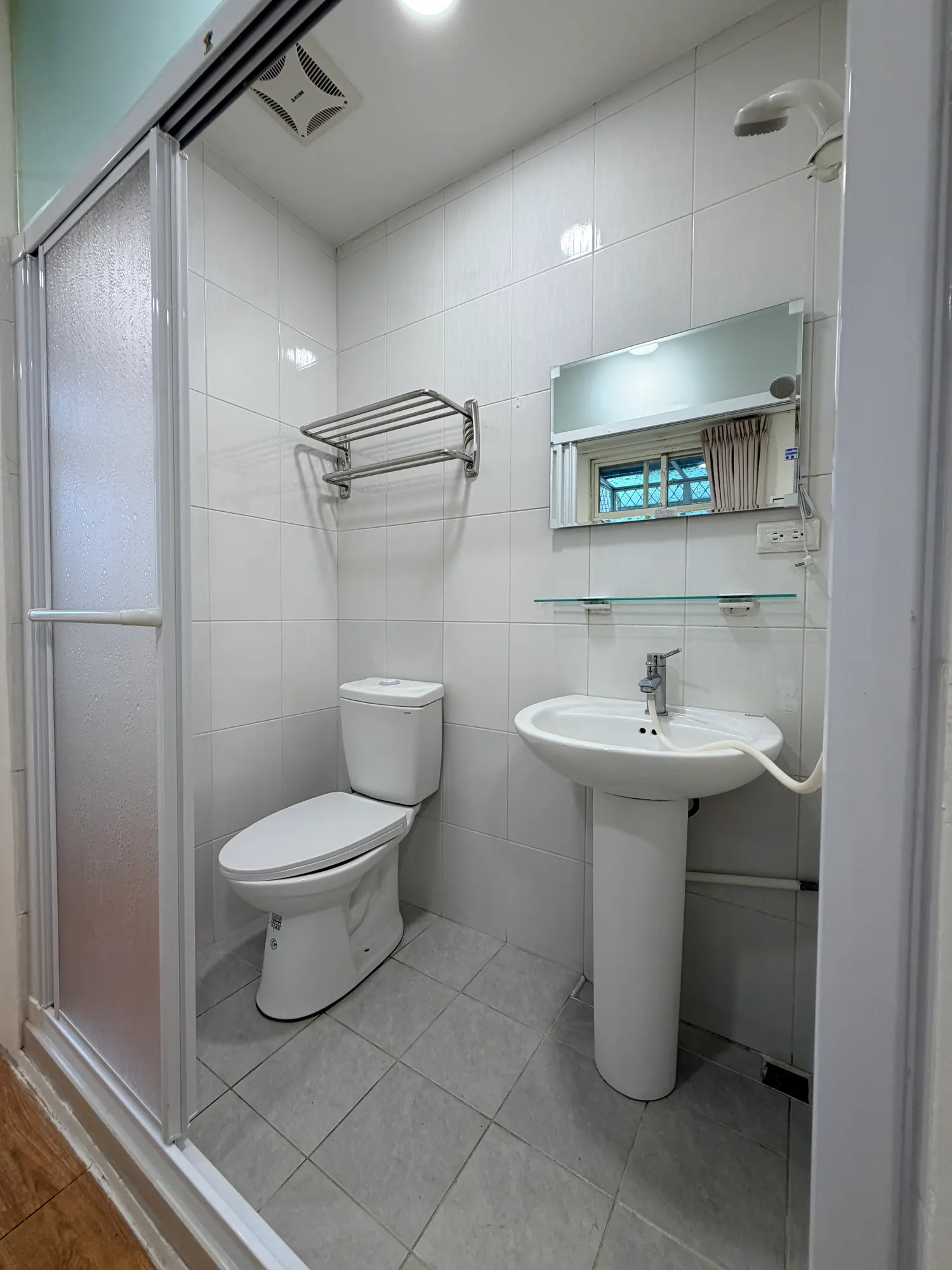 Room for rent in Zhongzheng District, Taipei City | NT$ 13 800 | 3 ping slide 2