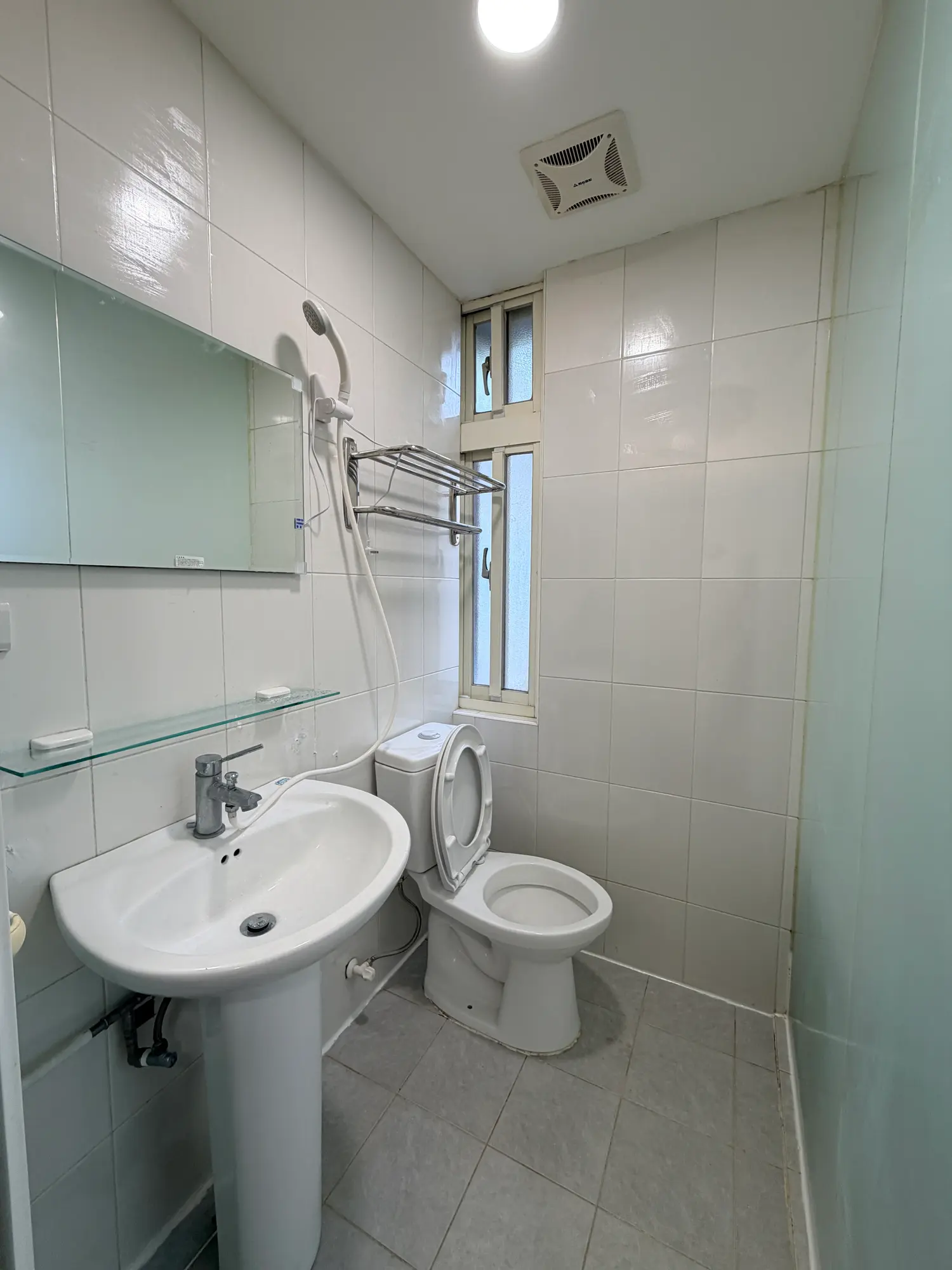 Room for rent in Zhongzheng District, Taipei City | NT$ 15 800 | 4 ping slide 2