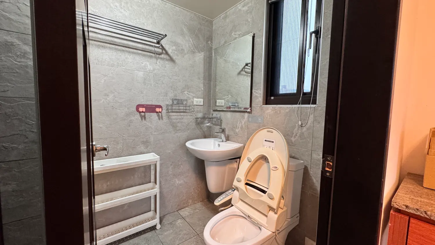 3 bedrooms apartment for rent in Tamsui District, New Taipei City | NT$ 33 000 | 34 ping slide 4