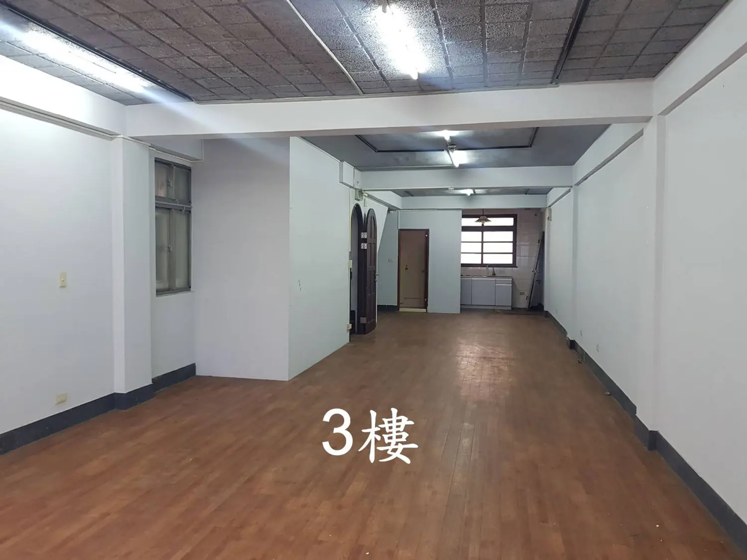 4 bedrooms townhouse for sale TWD 118 800 000 - 92 ping - Taipei City,Zhongzheng District slide 2