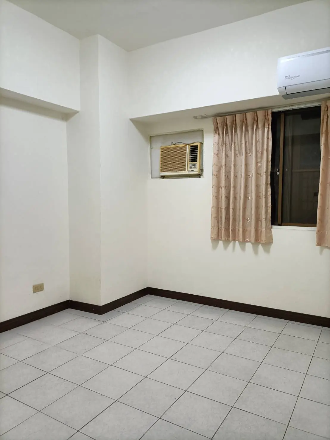 3 bedrooms apartment for rent in Nanzih District, Kaohsiung City | NT$ 15 000 | 19 ping slide 4