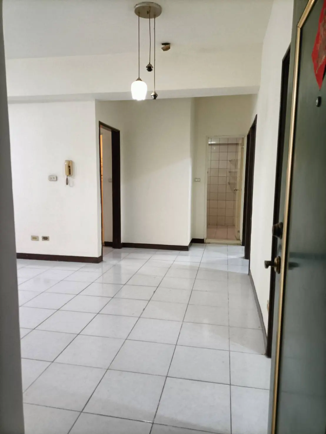 3 bedrooms apartment for rent in Nanzih District, Kaohsiung City | NT$ 15 000 | 19 ping slide 3
