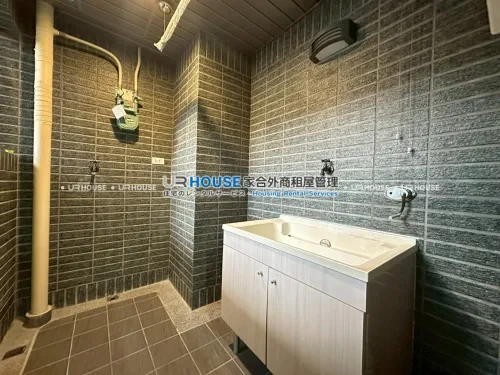 Apartment for rent TWD 40 000 - Section 1, Beixin Road - 2 bedrooms
