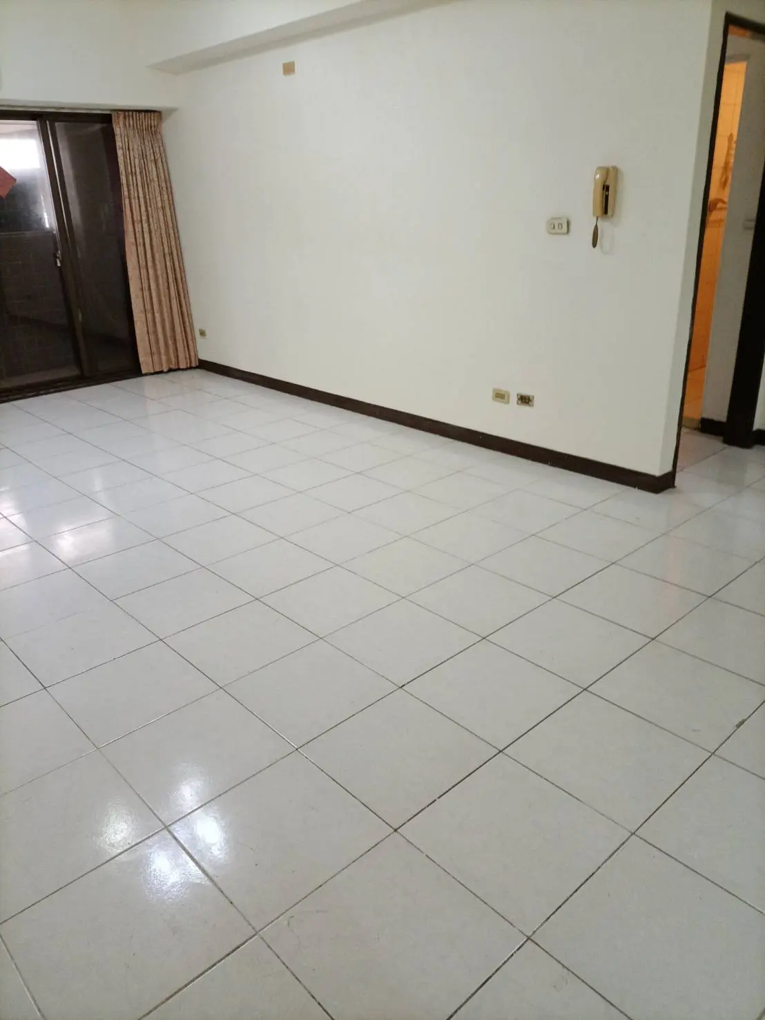 3 bedrooms apartment for rent in Nanzih District, Kaohsiung City | NT$ 15 000 | 19 ping slide 6