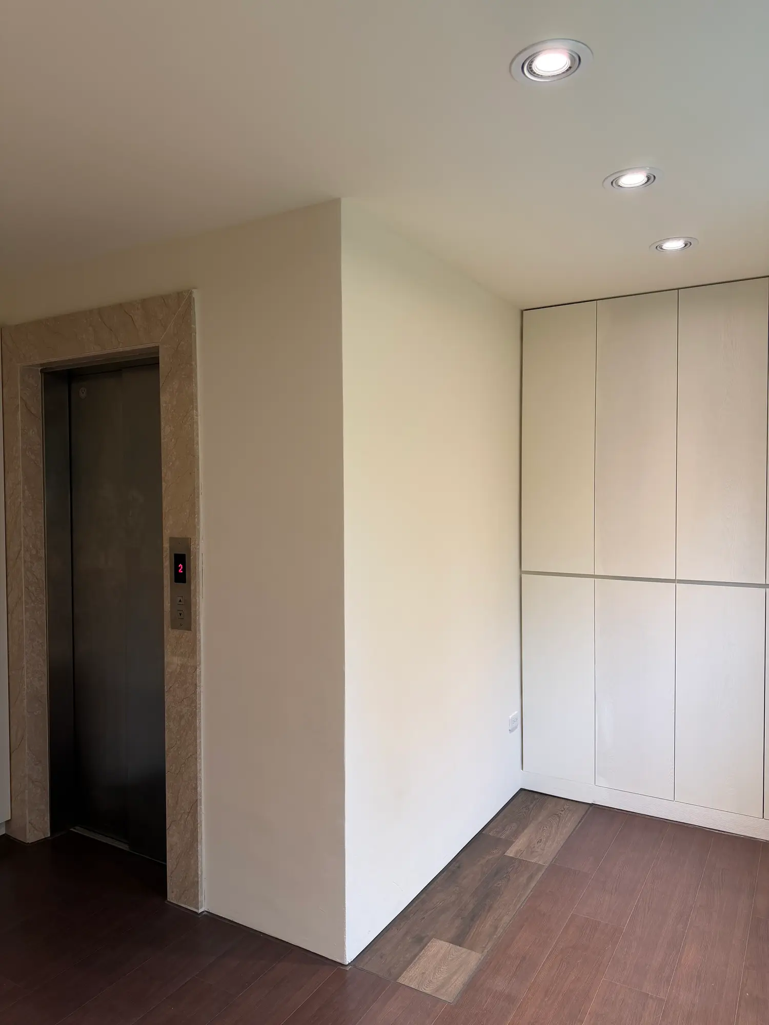 Room for rent in Nantun District, Taichung City | NT$ 16 000 | 17 ping slide 9