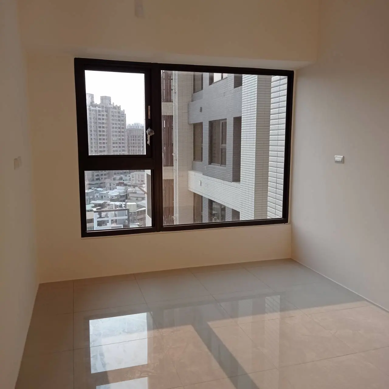 2 bedrooms apartment for sale in Sanmin District, Kaohsiung City | TWD 13 580 000 | 18 ping slide 13