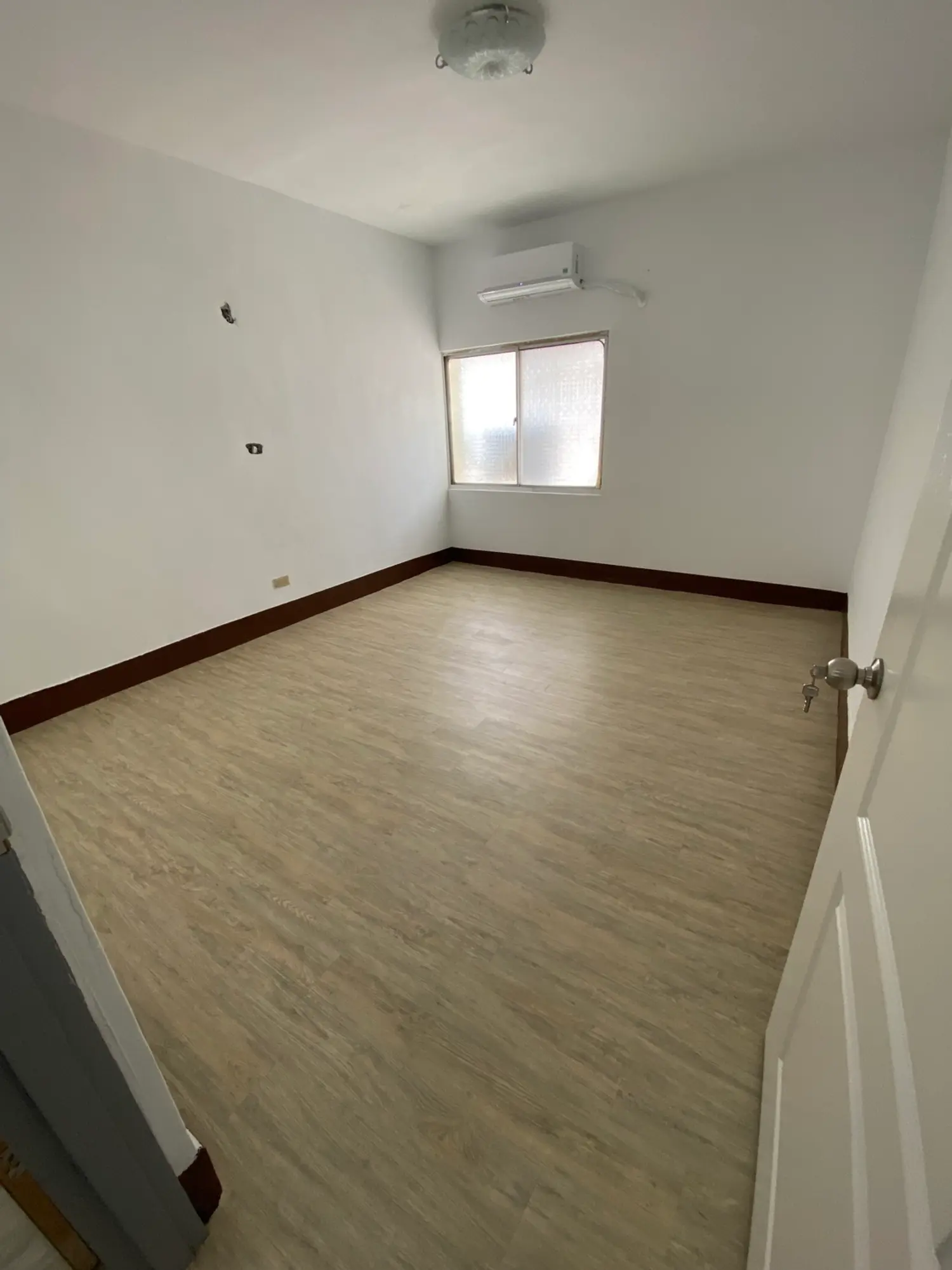 3 bedrooms apartment for rent TWD 11 000 - 26 ping - Gushan District, Kaohsiung City slide 1
