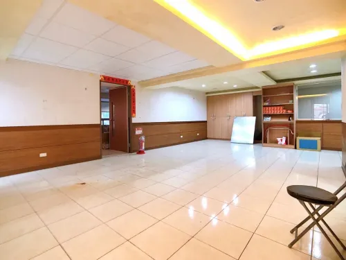 Shop / Retail for sale in Nantun District, Taichung City | NT$ 5 655 000 | 125 ping slide 3