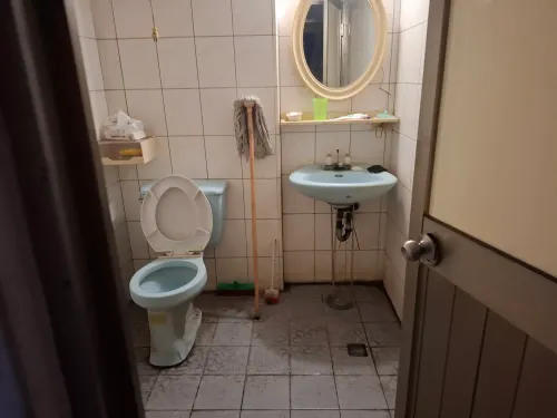 Private room for rent TWD 3 500 - 6 ping - Lingya District,Kaohsiung City slide 5