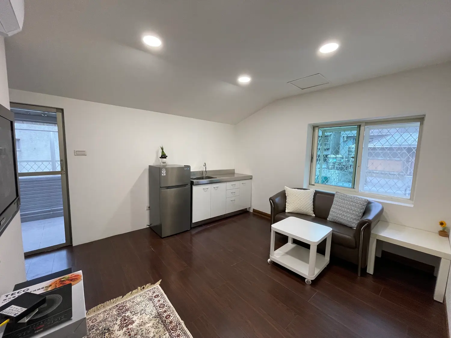 1 room apartment for rent TWD 27 000 - 20 ping - Taipei City, Zhongzheng District slide 2