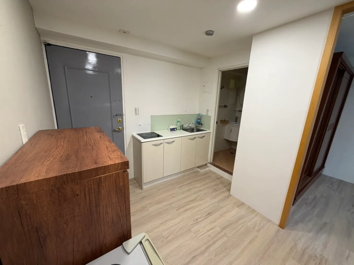 中山區, 台北市分租套房、雅房出租 | NT$ 30 800 | 8 坪 slide 2
