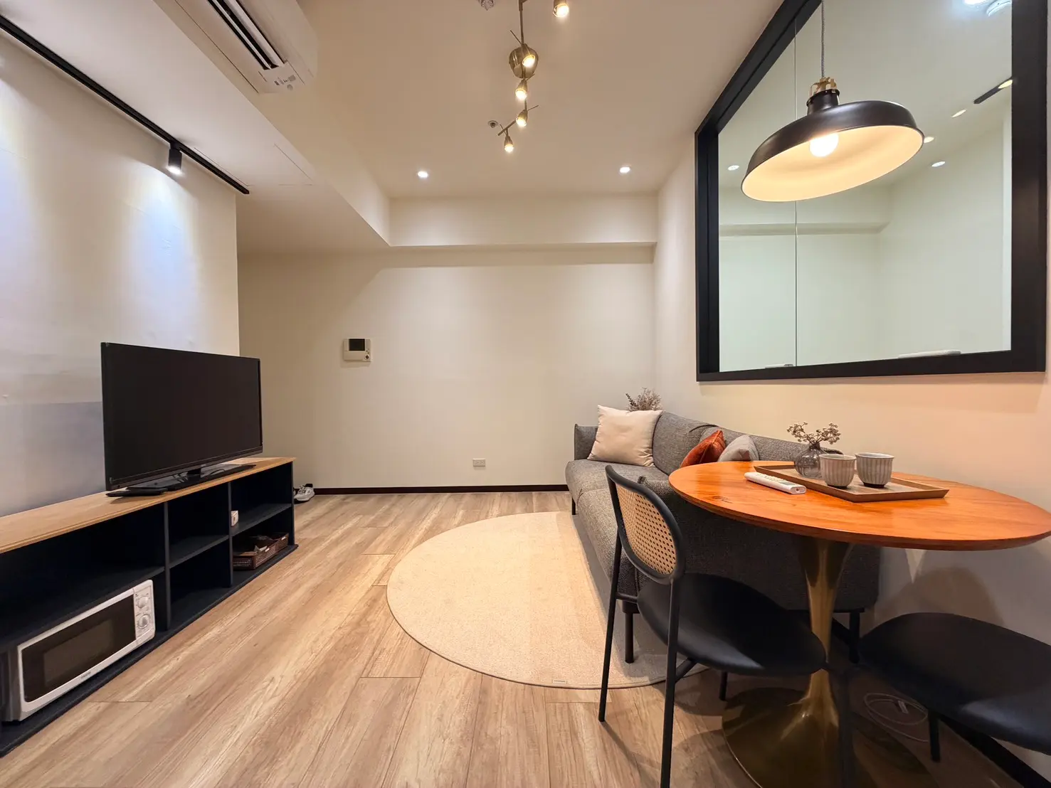 2 bedrooms apartment for rent in Xinyi District, Taipei City | NT$ 54 000 | 18 ping slide 3