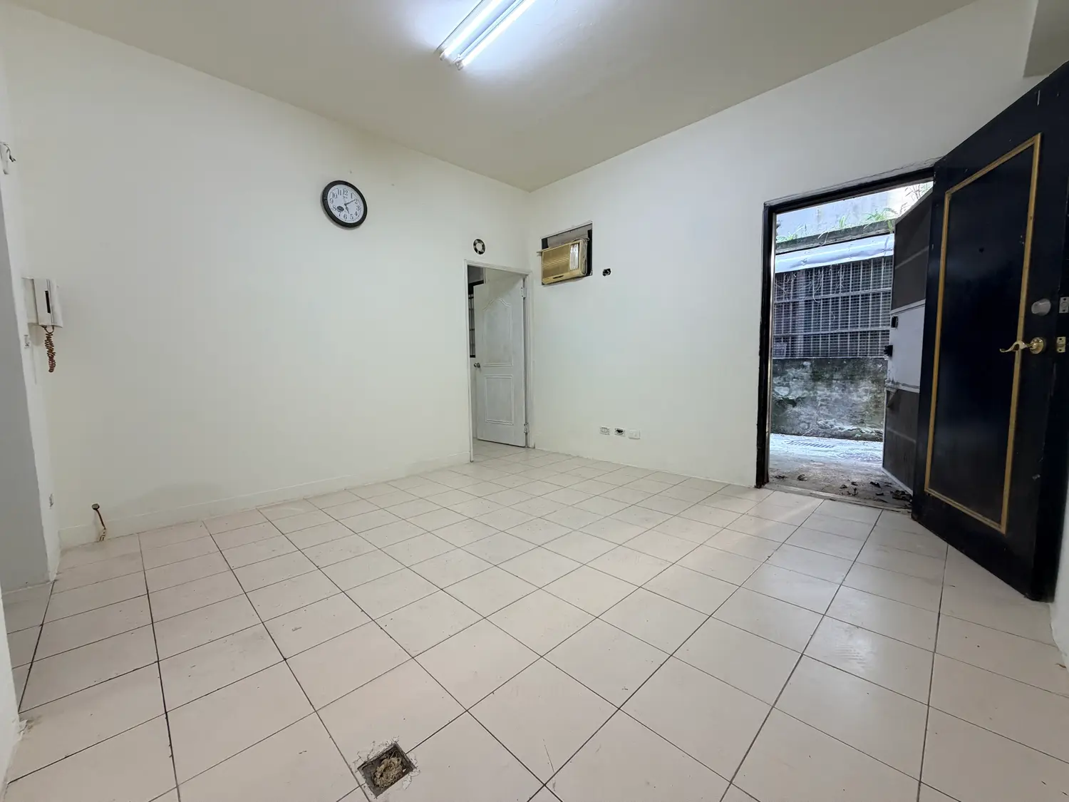 1 room apartment for rent in Wanhua District, Taipei City | NT$ 22 000 | 11 ping slide 3