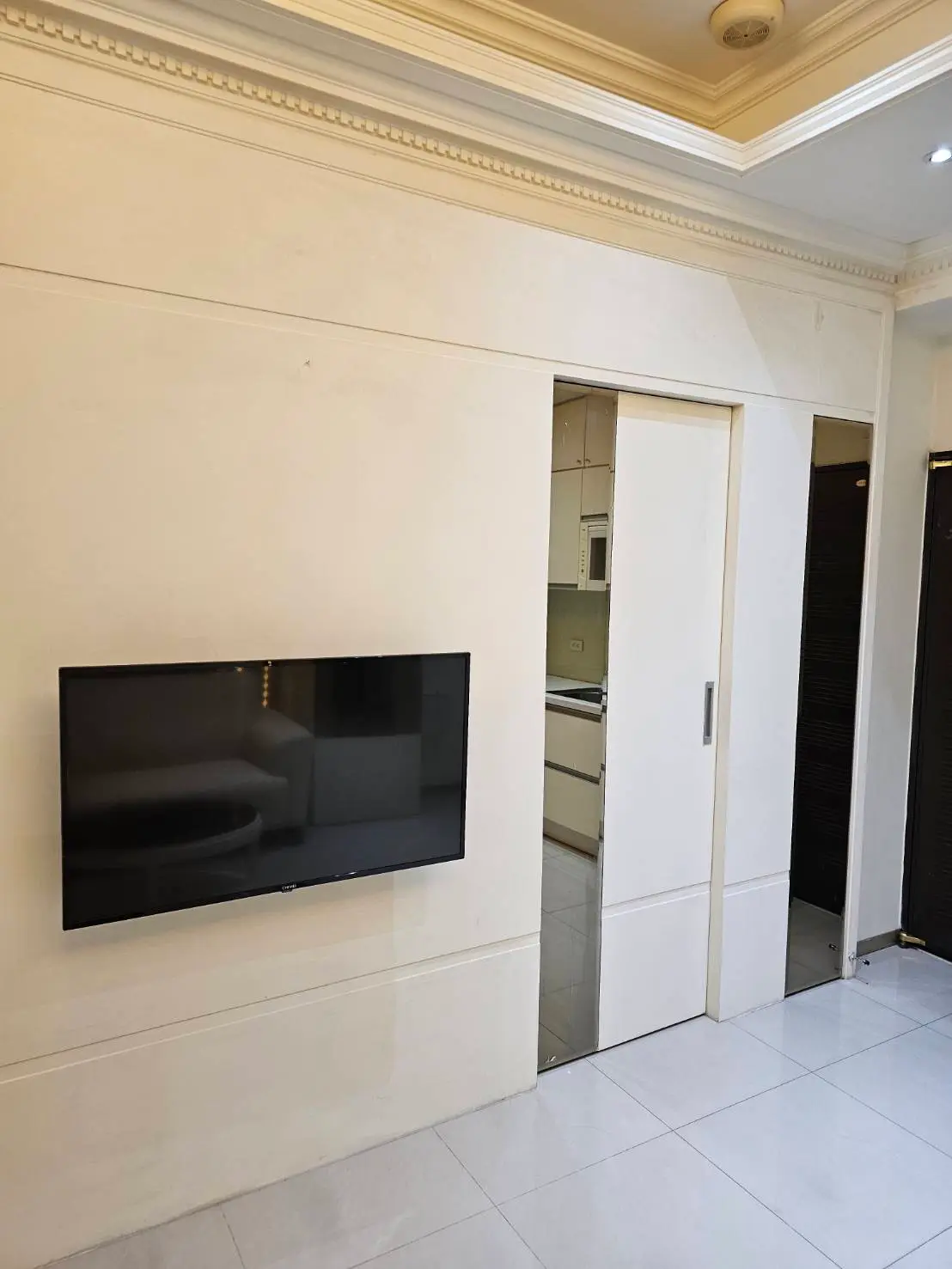 2 bedrooms apartment for rent in Zhongshan District, Taipei City | NT$ 50 000 | 12 ping slide 3