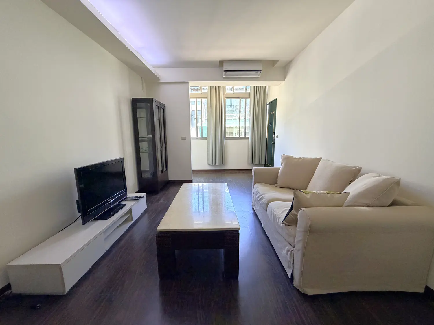 Room for rent in Zhongshan District, Taipei City | NT$ 34 500 | 18 ping slide 3