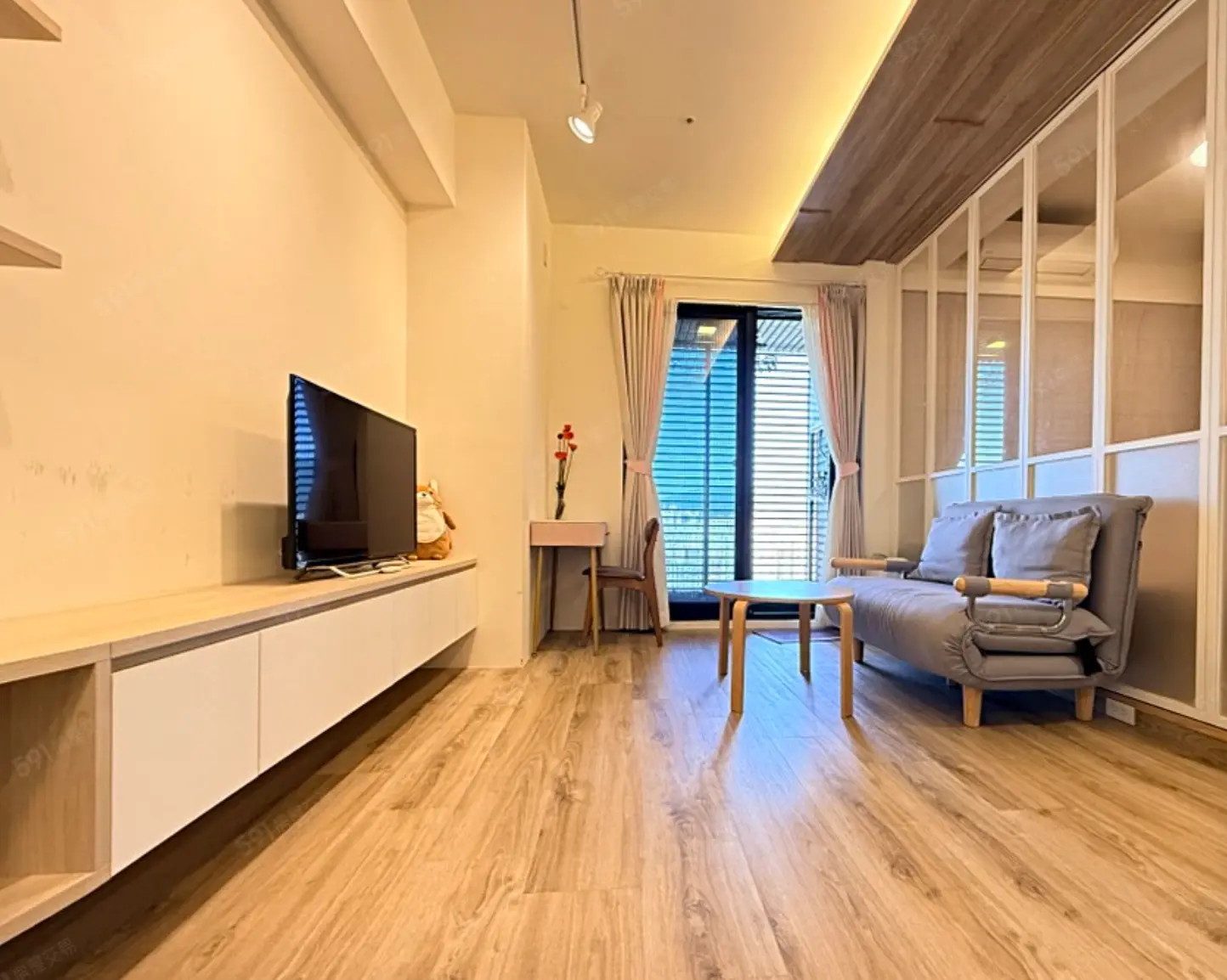 1 room apartment for rent in Tamsui District, New Taipei City | NT$ 20 000 | 12 ping slide 2