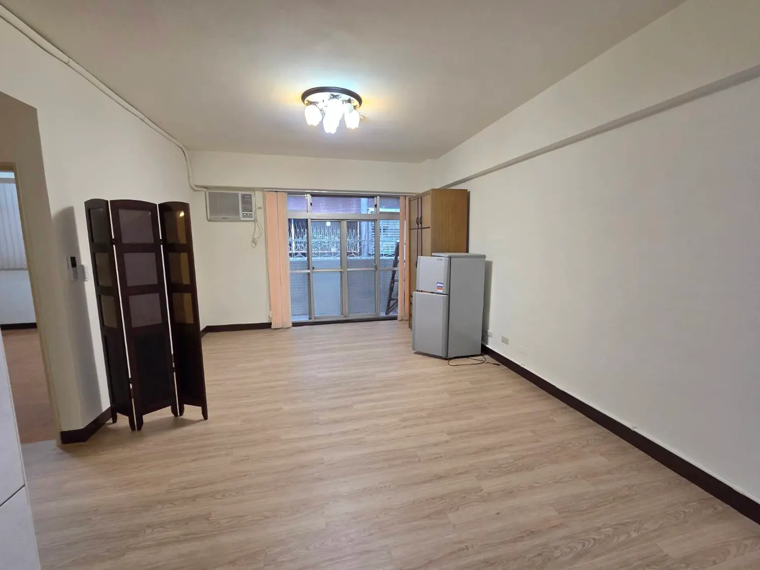 2 bedrooms apartment for rent TWD 33 000 - 25 ping - Shilin District,Taipei City slide 0
