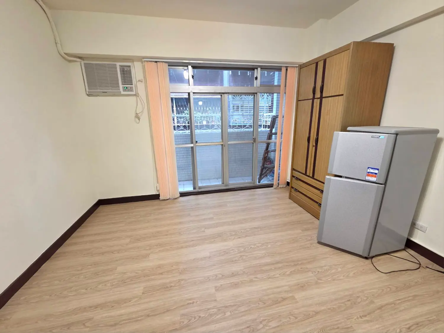 2 bedrooms apartment for rent TWD 33 000 - 25 ping - Shilin District,Taipei City slide 1