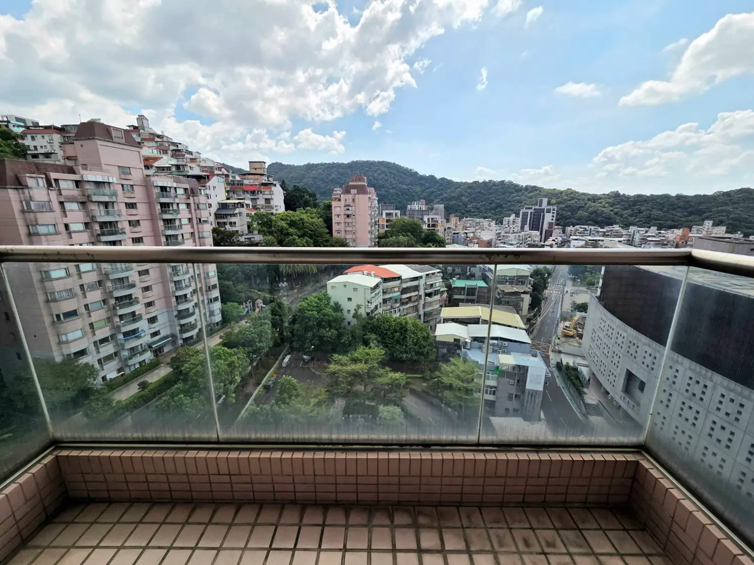 2 房 公寓 出租 TWD 34 000 - 31 坪 - 北投區,台北市 slide 0
