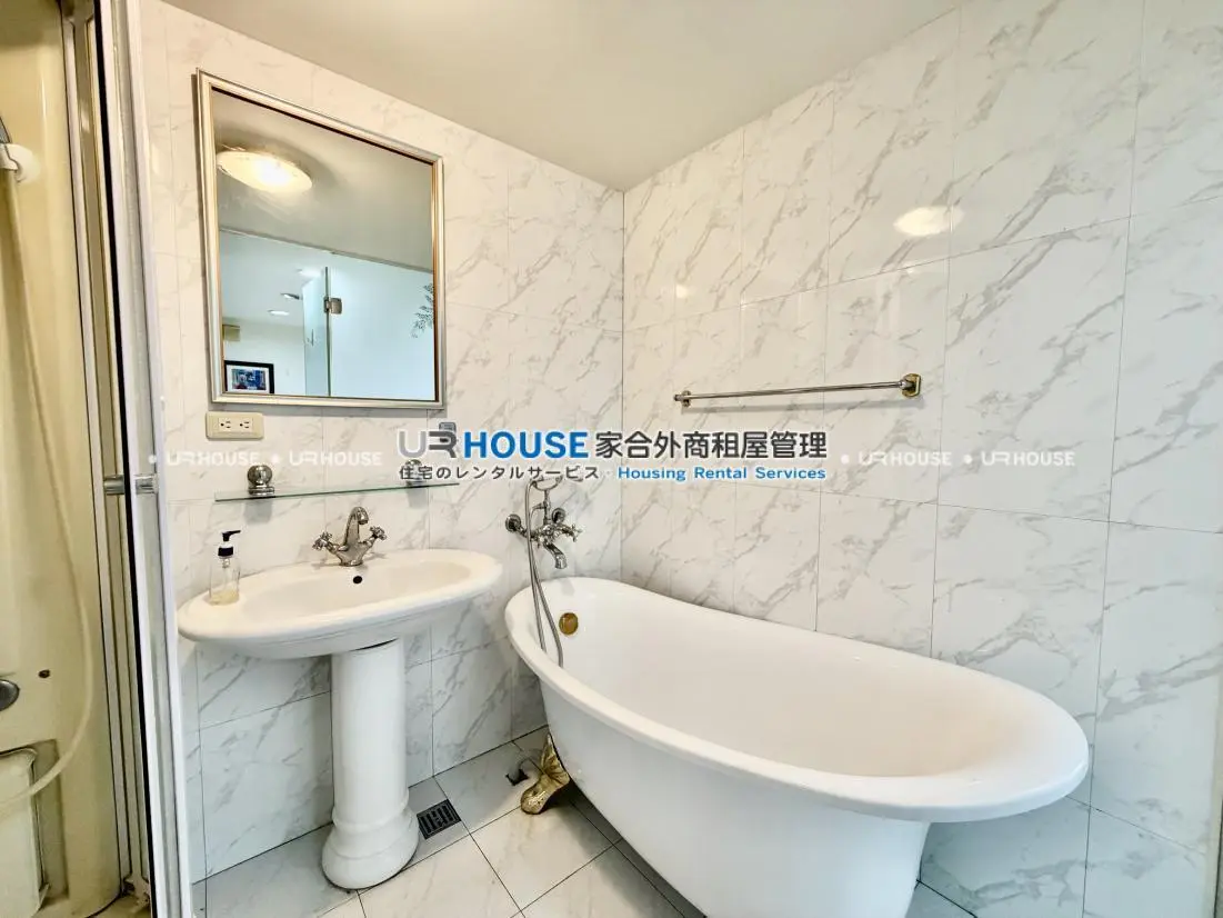1 room apartment for rent in Zhongshan District, Taipei City | NT$ 32 000 | 6 ping slide 3