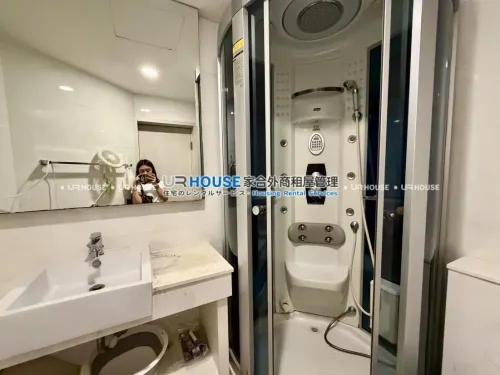 Studio apartment for rent in Xinyi District, Taipei City | NT$ 39 000 | 13 ping slide 4