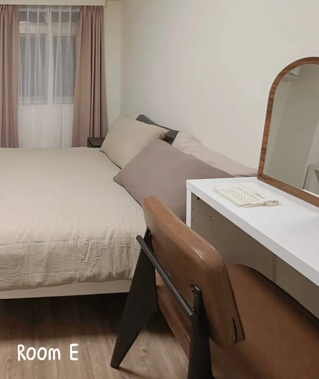 Room for rent in Zhongshan District, Taipei City | NT$ 12 800 | 5 ping slide 4