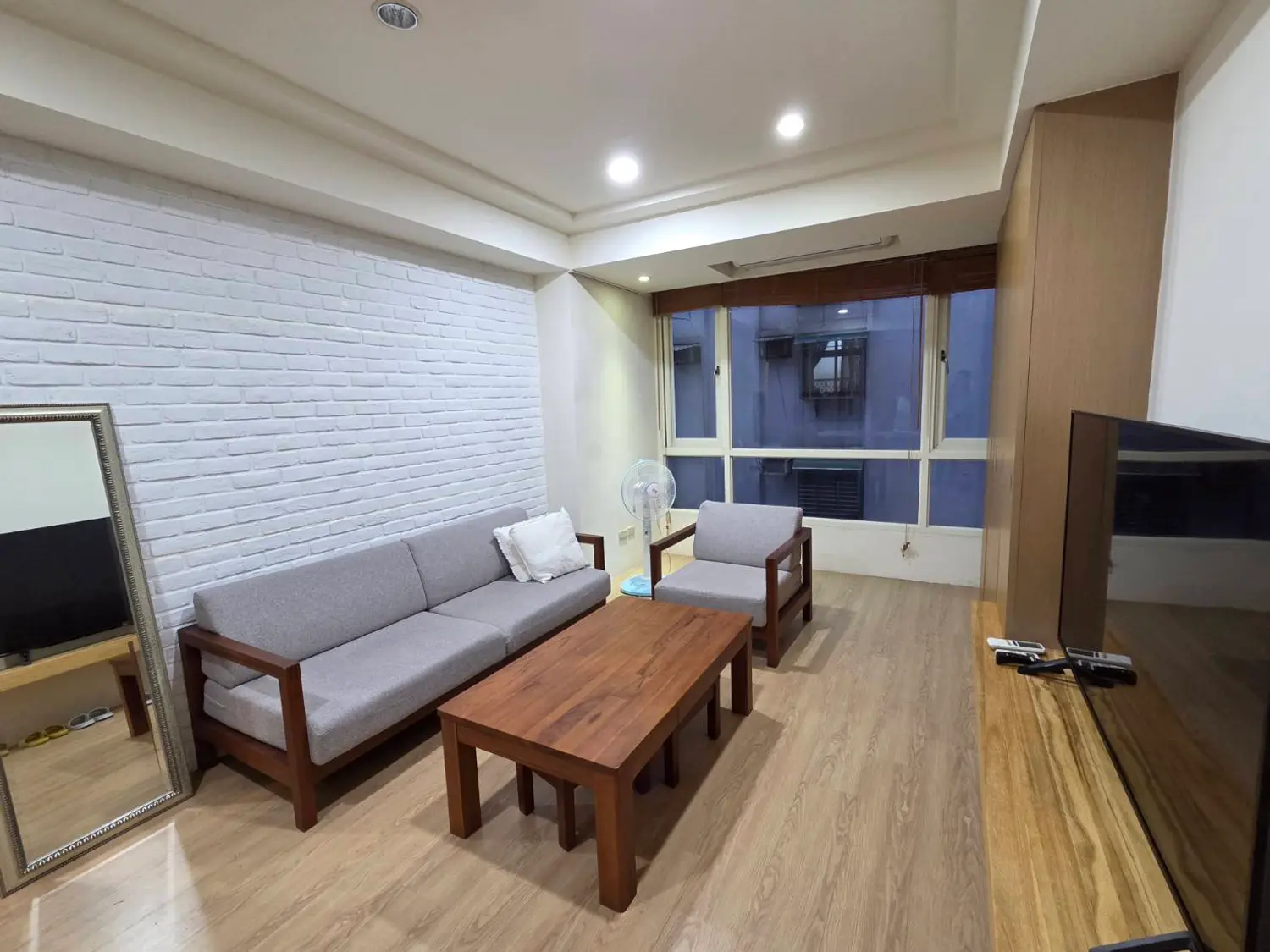 3 bedrooms apartment for rent TWD 40 000 - 27 ping - Shilin District,Taipei City slide 0