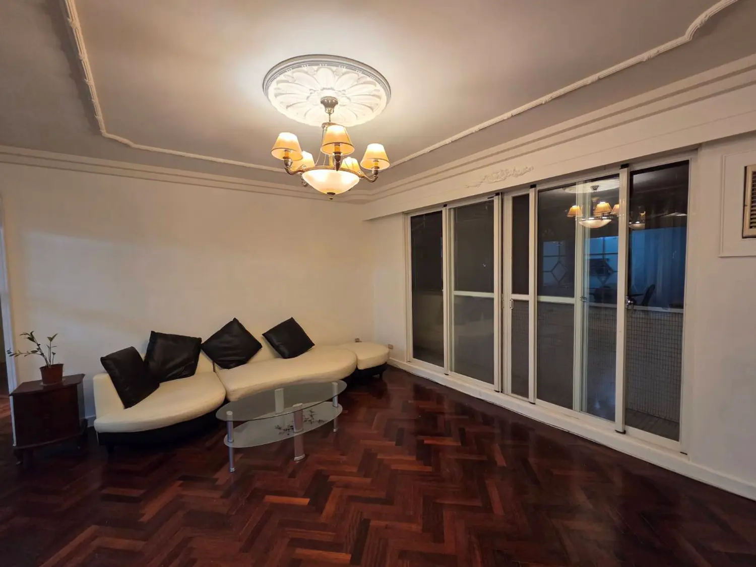 5 bedrooms apartment for rent TWD 68 800 - 90 ping - Shilin District,Taipei City slide 1