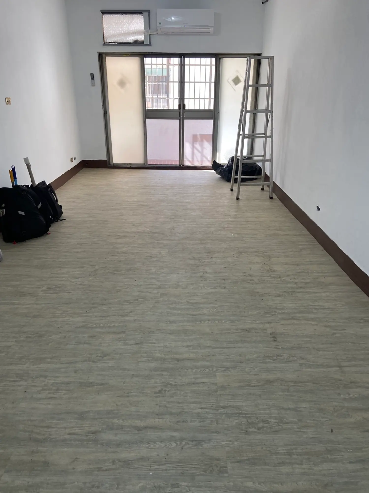 3 bedrooms apartment for rent TWD 11 000 - 26 ping - Gushan District, Kaohsiung City slide 0